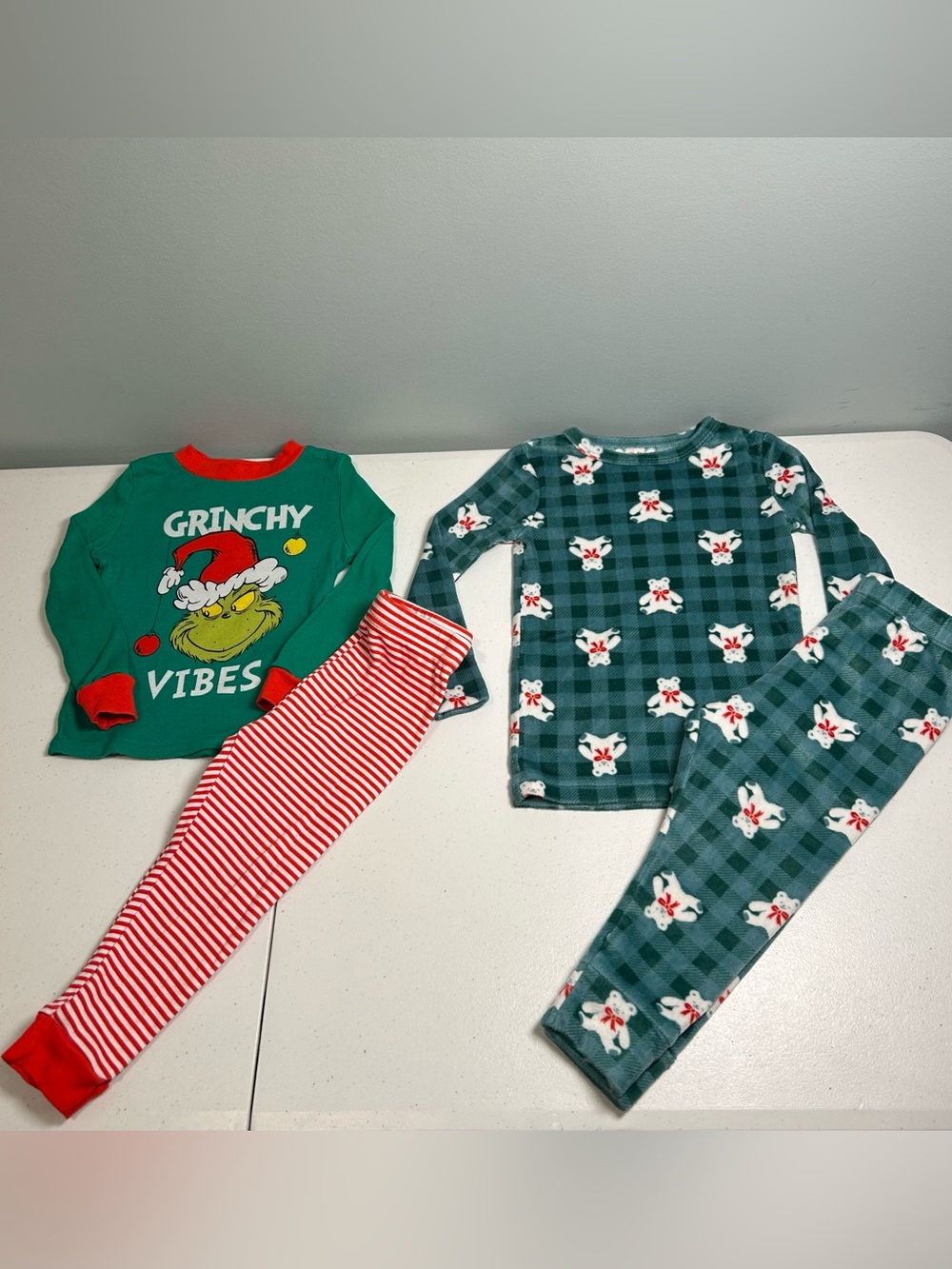 🎄Bundle of Christmas Pajamas Size 2T Unisex Grinch Teddy Bears